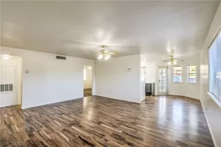 Photo #4: 2249814 Listing