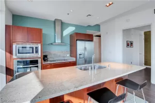 Photo #5: 2249841 Listing