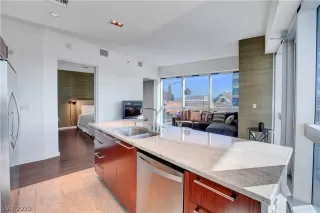 Photo #6: 2249841 Listing