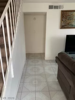 Photo #5: 2249844 Listing