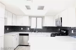 Photo #4: 2249845 Listing 