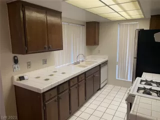 Photo #3: 2249864 Listing