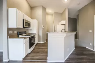 Photo #3: 2249876 Listing