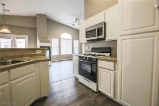 Photo #4: 2249876 Listing