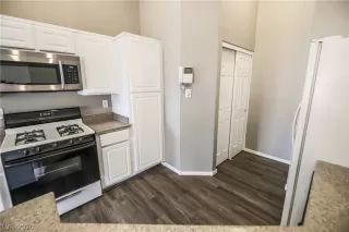 Photo #5: 2249876 Listing