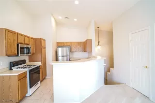 Photo #4: 2249957 Listing