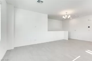 Photo #4: 2250014 Listing