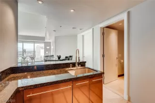 Photo #4: 2250050 Listing