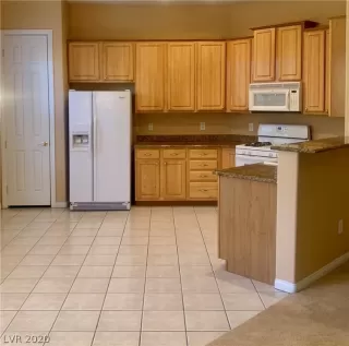 Photo #5: 2250078 Listing