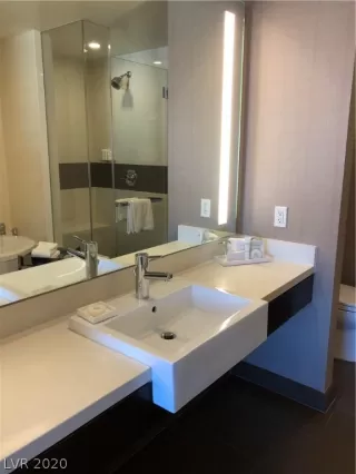 Photo #6: 2250427 Listing