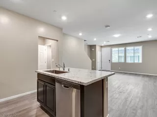 Photo #4: 2250645 Listing