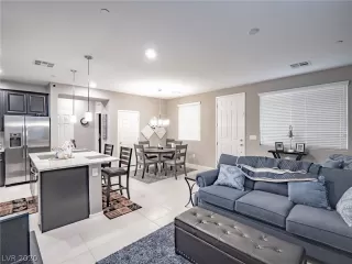 Photo #5: 2250663 Listing