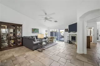 Photo #5: 2250709 Listing