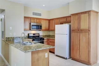 Photo #6: 2250764 Listing