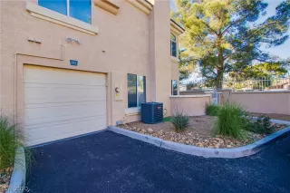 Photo #3: 2250933 Listing