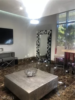 Photo #2: 2251004 Listing