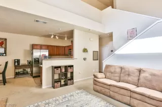 Photo #5: 2251122 Listing