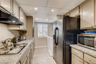 Photo #5: 2251304 Listing