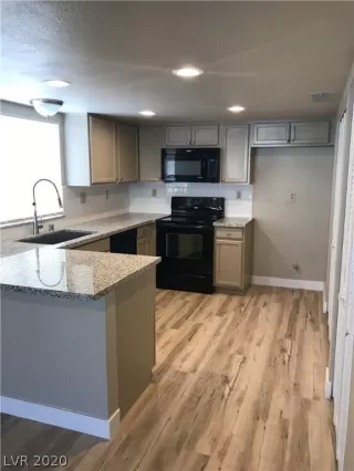 Photo #5: 2251419 Listing