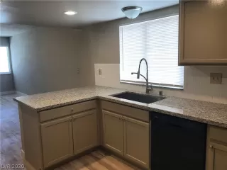 Photo #6: 2251419 Listing