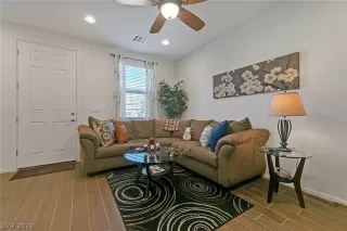 Photo #2: 2251561 Listing