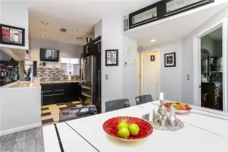Photo #5: 2251759 Listing 