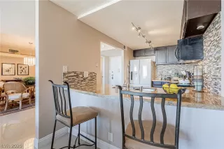 Photo #5: 2251864 Listing