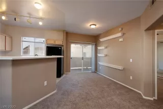 Photo #5: 2251881 Listing