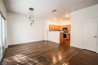 Photo #5: 2251973 Listing