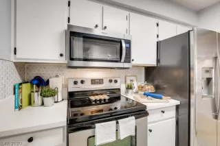 Photo #5: 2252077 Listing 