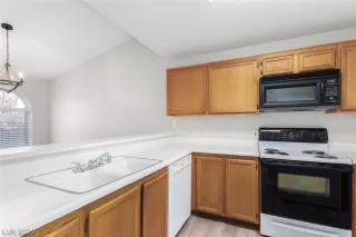 Photo #4: 2252142 Listing