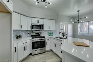 Photo #1: 2253571 Listing