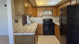 Photo #5: 2253821 Listing