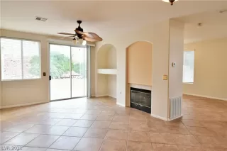 Photo #4: 2253975 Listing