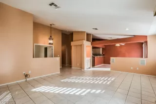 Photo #5: 2254495 Listing