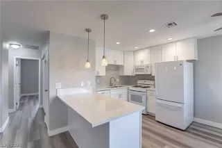 Photo #5: 2254557 Listing 