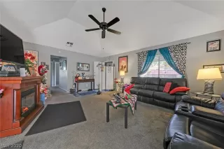 Photo #4: 2254783 Listing