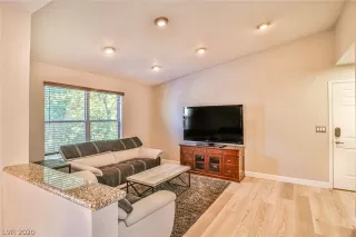 Photo #2: 2254804 Listing