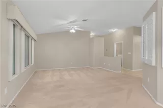 Photo #5: 2254846 Listing