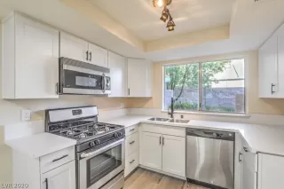 Photo #2: 2254916 Listing