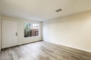 Photo #6: 2254916 Listing