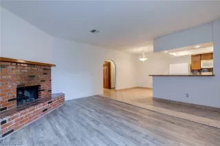 Photo #4: 2254968 Listing