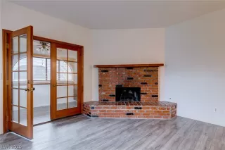 Photo #5: 2254968 Listing