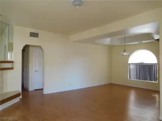 Photo #2: 2255034 Listing