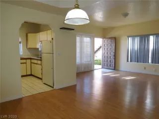 Photo #6: 2255034 Listing