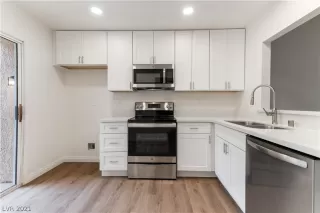 Photo #3: 2255181 Listing 