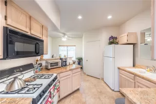 Photo #4: 2255760 Listing