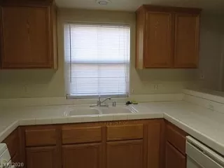 Photo #2: 2255883 Listing