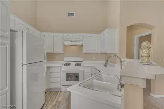 Photo #5: 2255928 Listing 