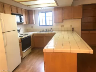 Photo #6: 2256012 Listing